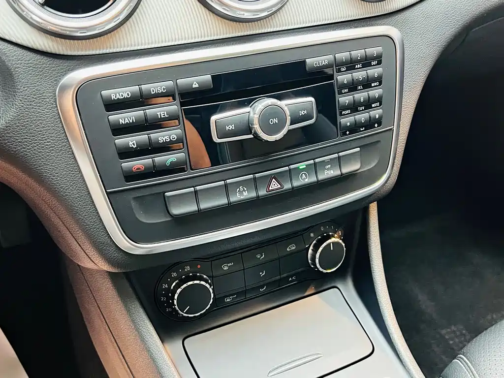 Mercedes-Benz GLA 2015 — фото 17