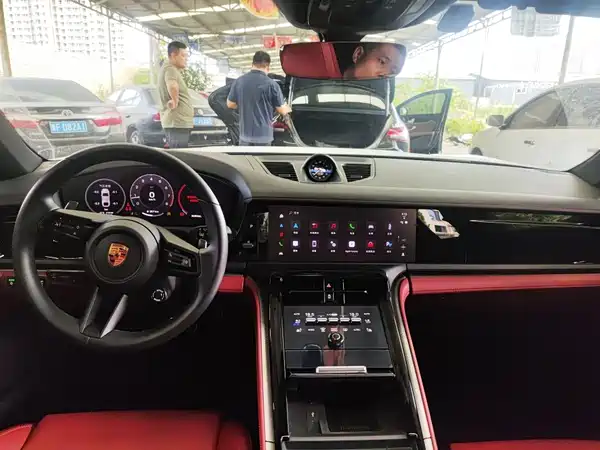 Porsche Panamera 2025