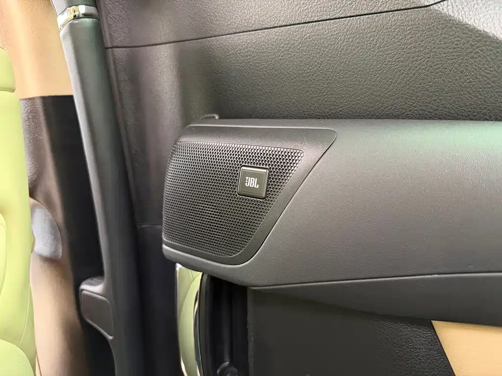 Toyota Alphard 2019 — фото 26