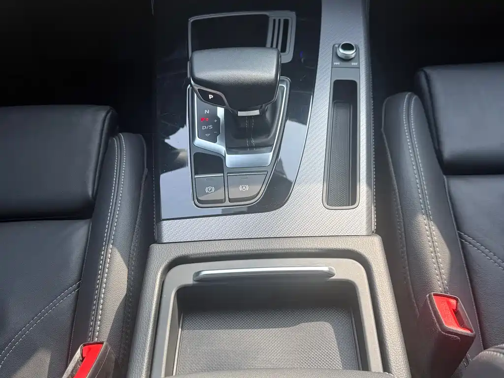Audi Q5L 2023 — фото 15
