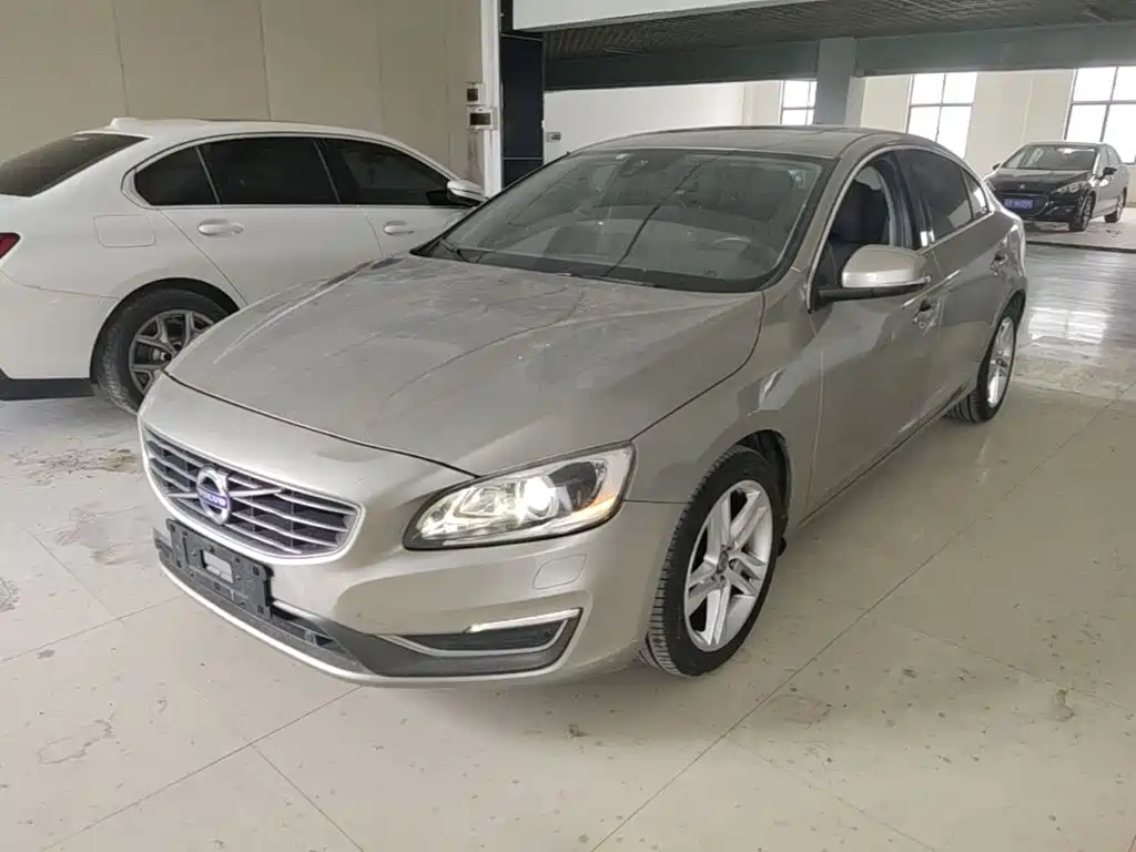 Volvo S60 2015 — фото 2