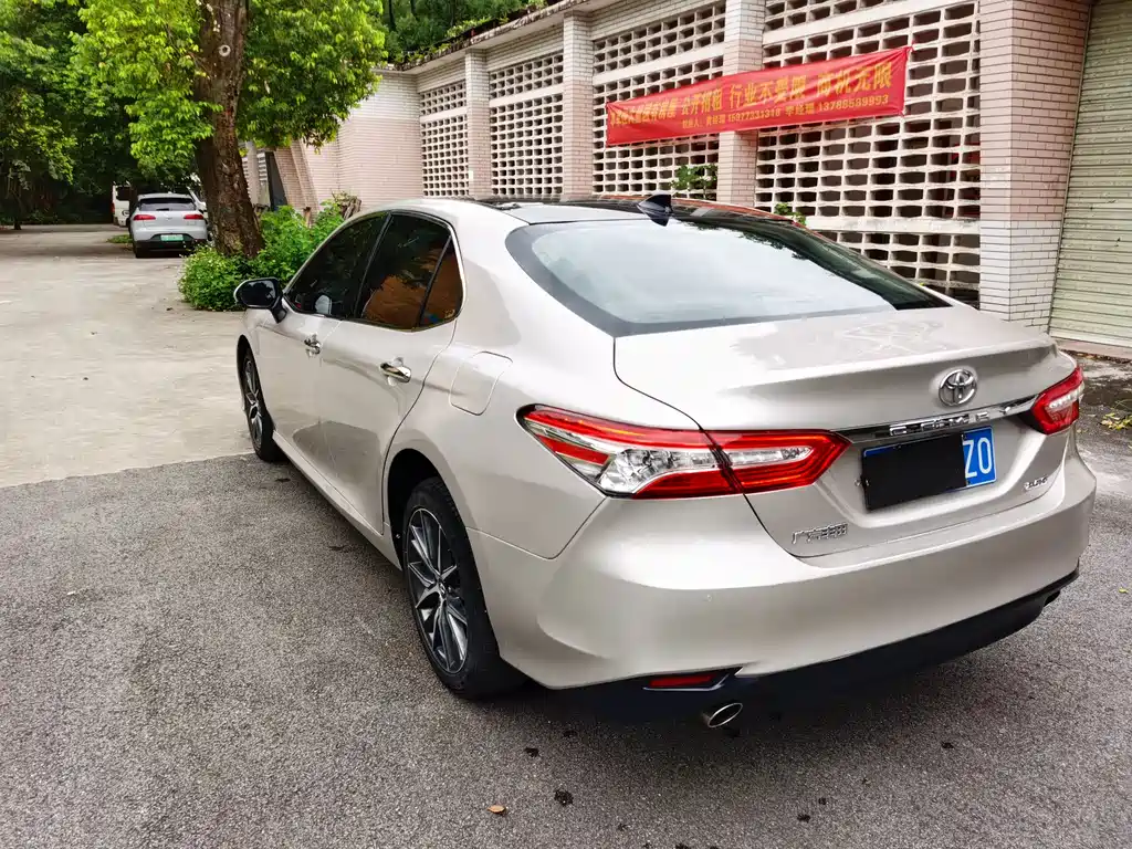 Toyota Camry 2023 — фото 4
