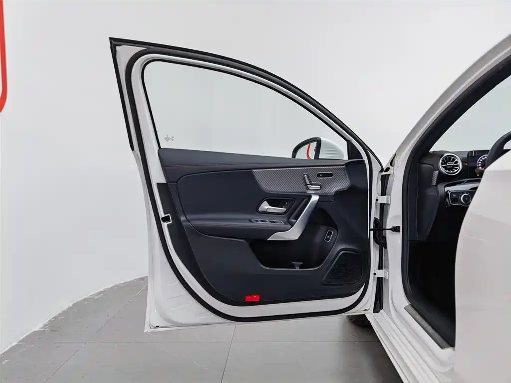 Mercedes-Benz A-Class 2025 — фото 8