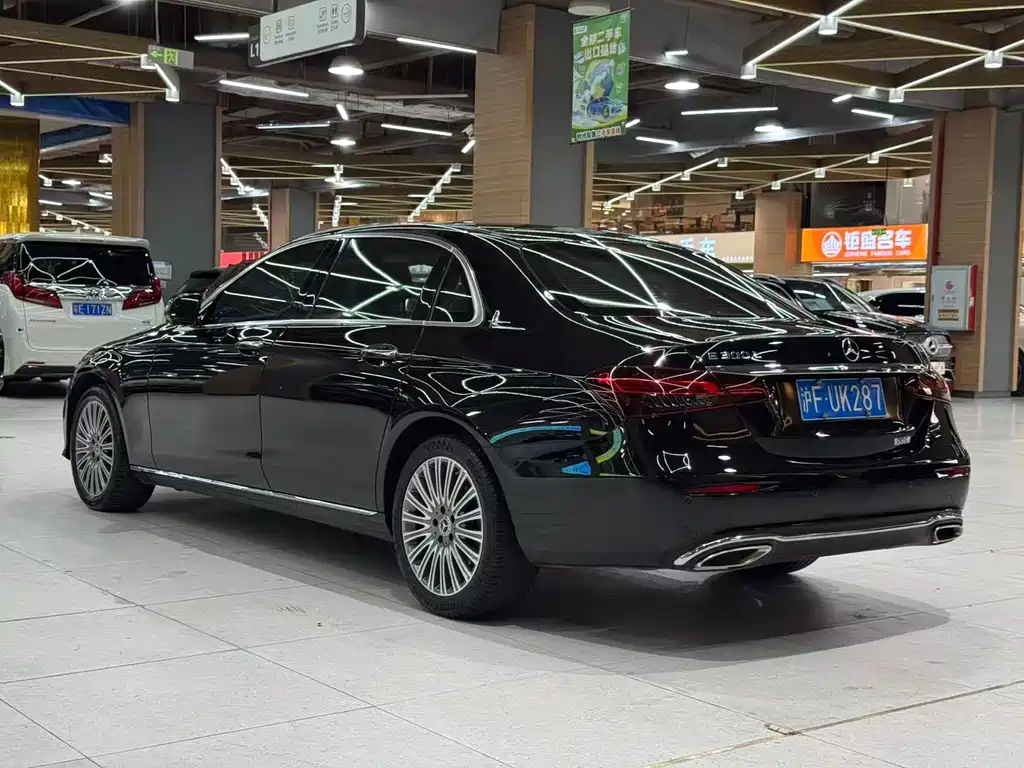 Mercedes-Benz E-Class 2022 — фото 10