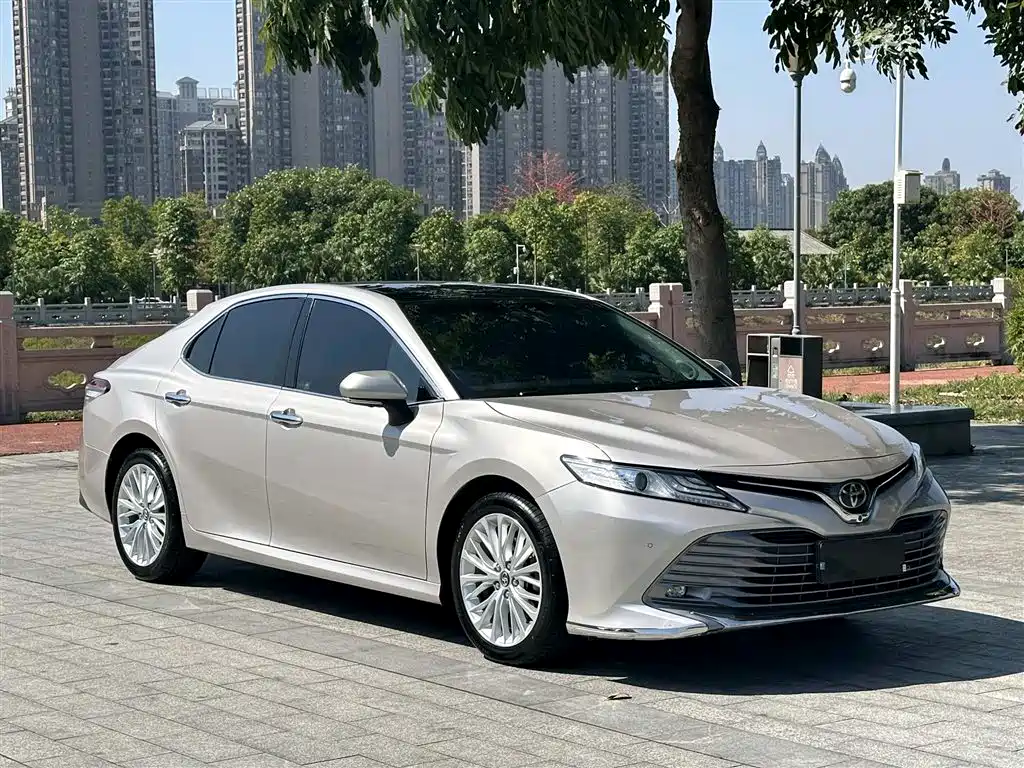 Toyota Camry 2019 — фото 3