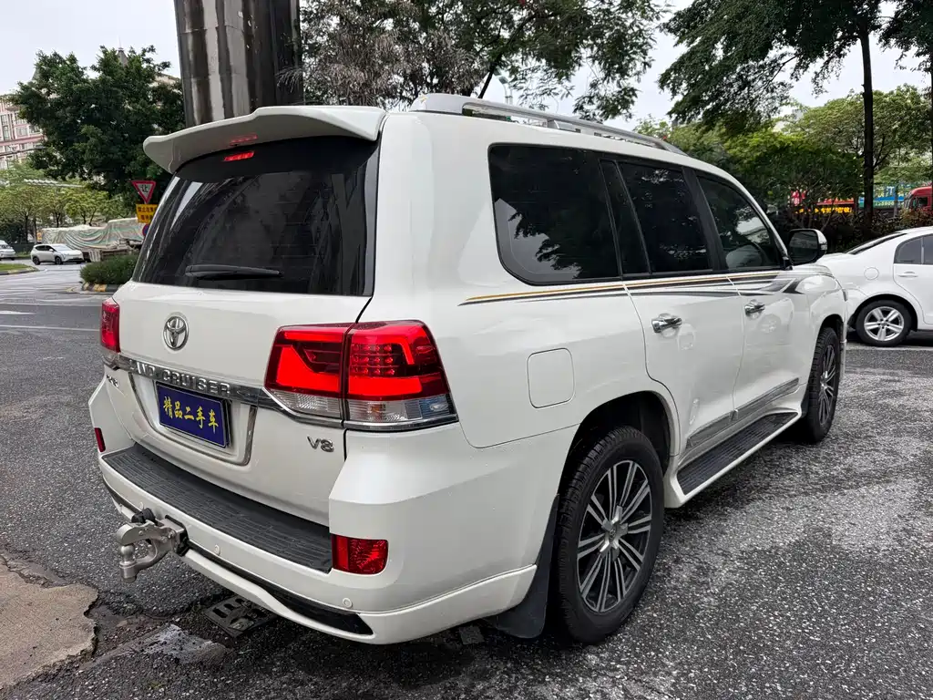 Toyota Land Cruiser 2018 — фото 11