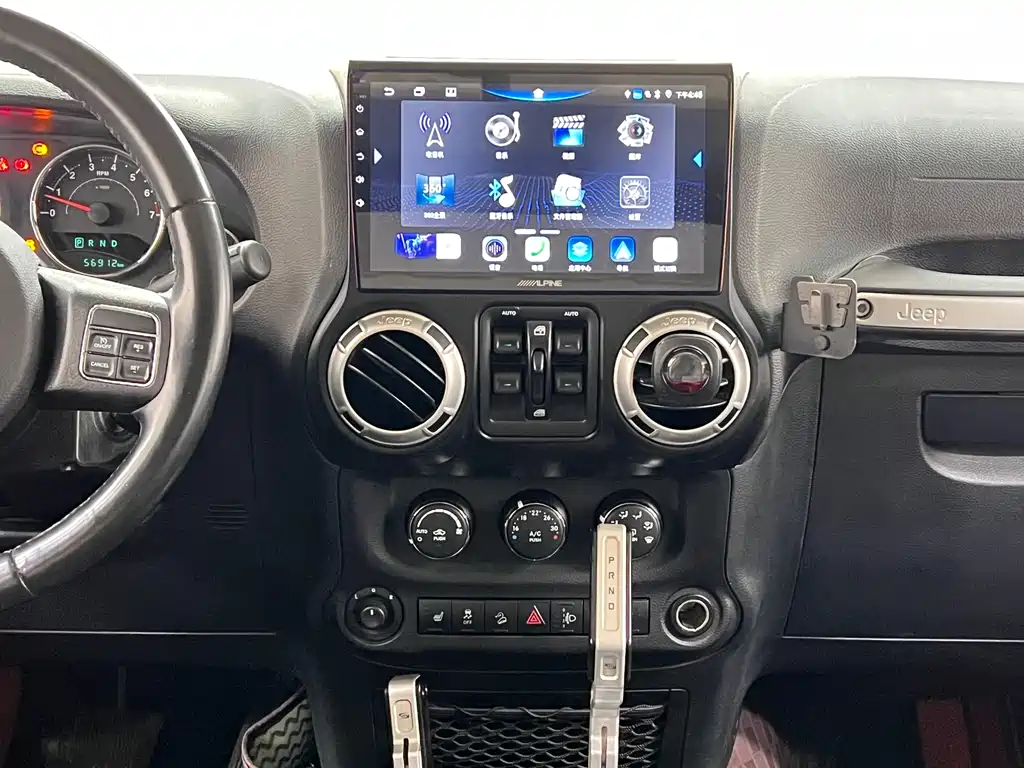 Jeep Wrangler 2019 — фото 21