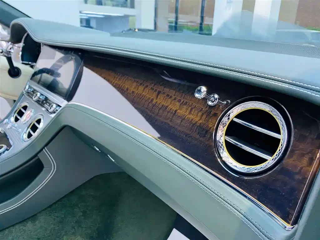 Bentley Continental 2021 — фото 17