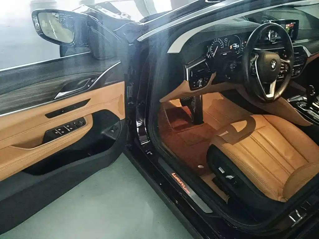 BMW 6 Series GT 2018 — фото 16