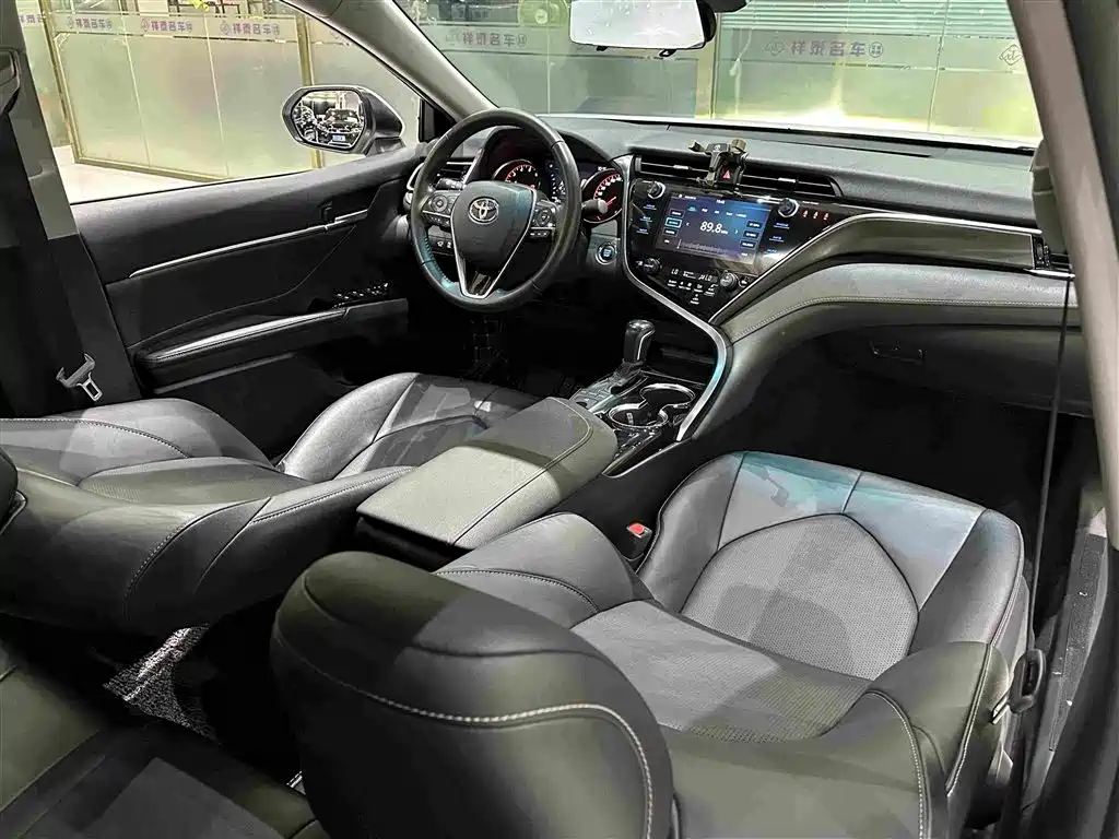 Toyota Camry 2021 — фото 12