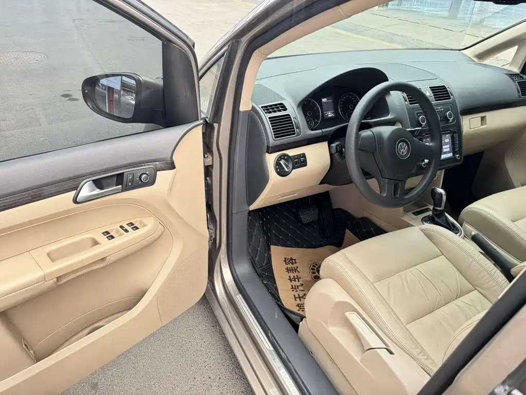 Volkswagen Touran 2015 — фото 15