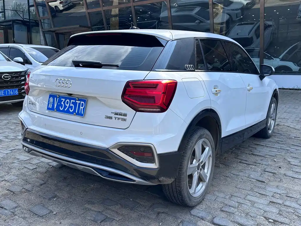 Audi Q2L 2023