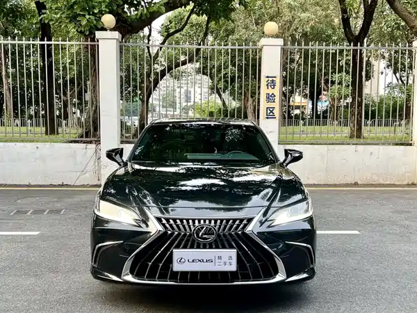 Lexus ES 2024