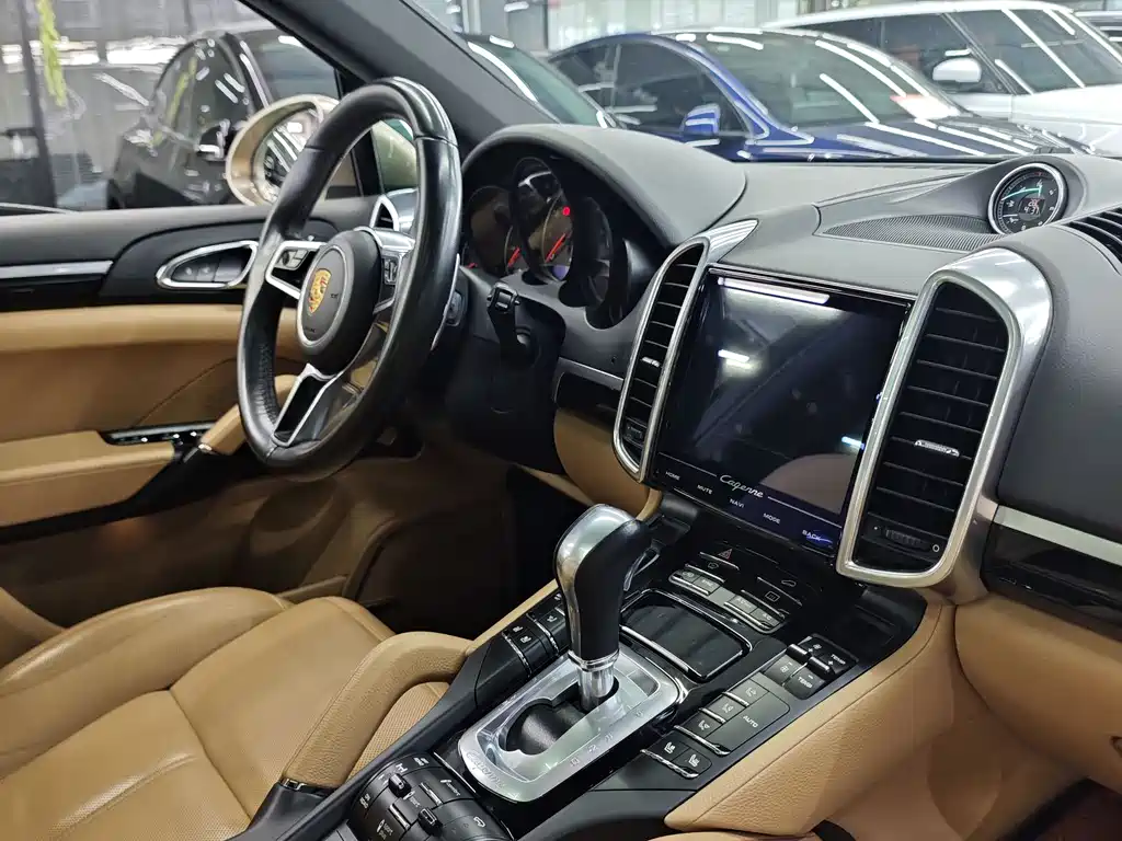 Porsche Cayenne 2015 — фото 14