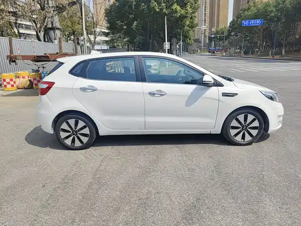 Kia K2 2015