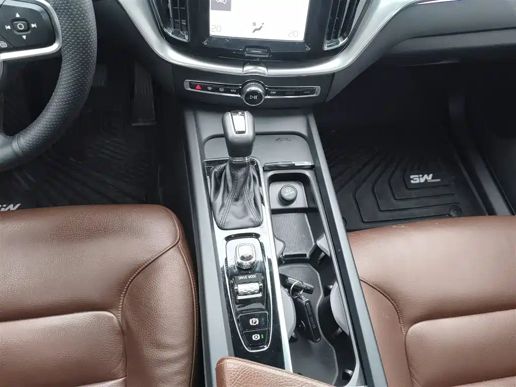Volvo XC60 2019 — фото 14