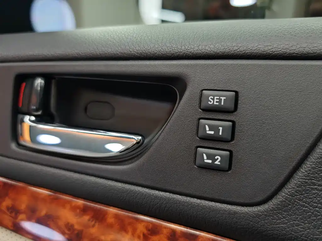 Subaru Outback 2011 — фото 19