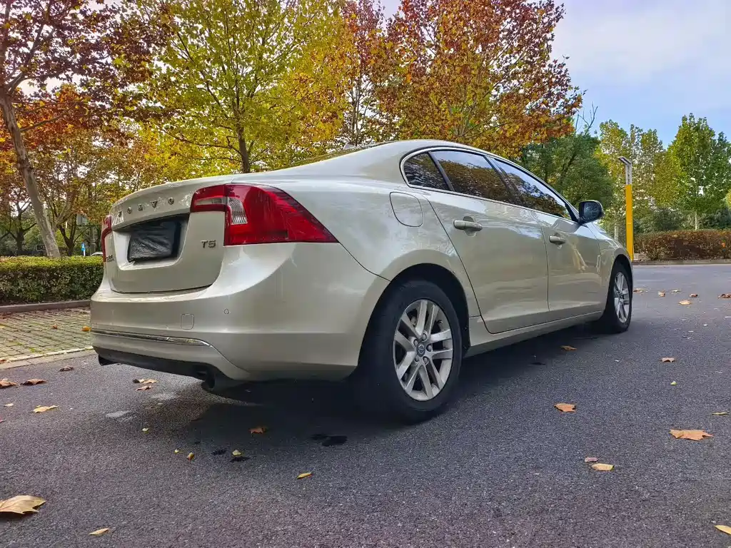 Volvo S60 2017 — фото 9