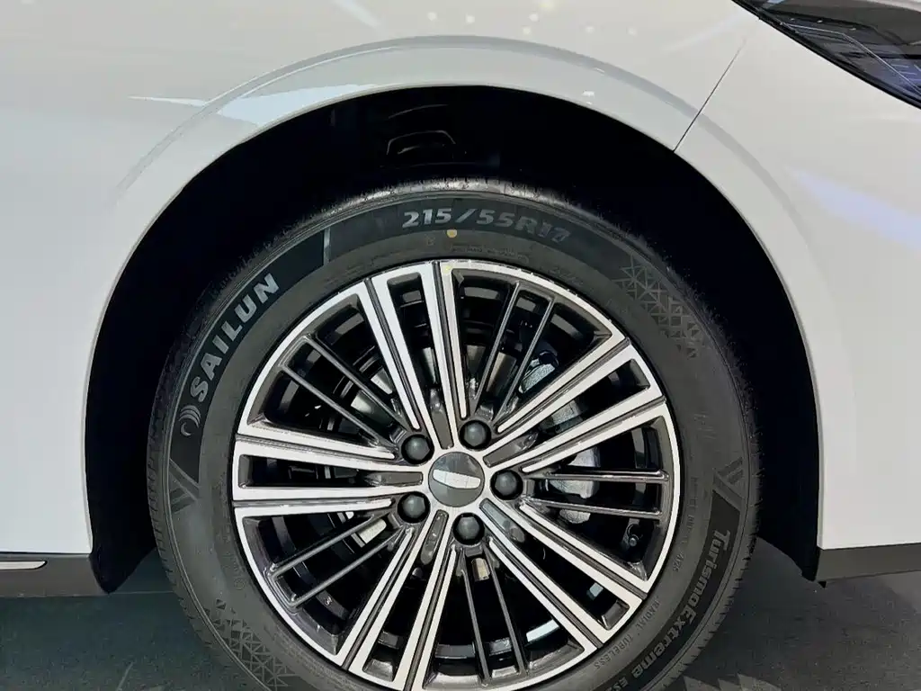 Geely Emgrand 2026