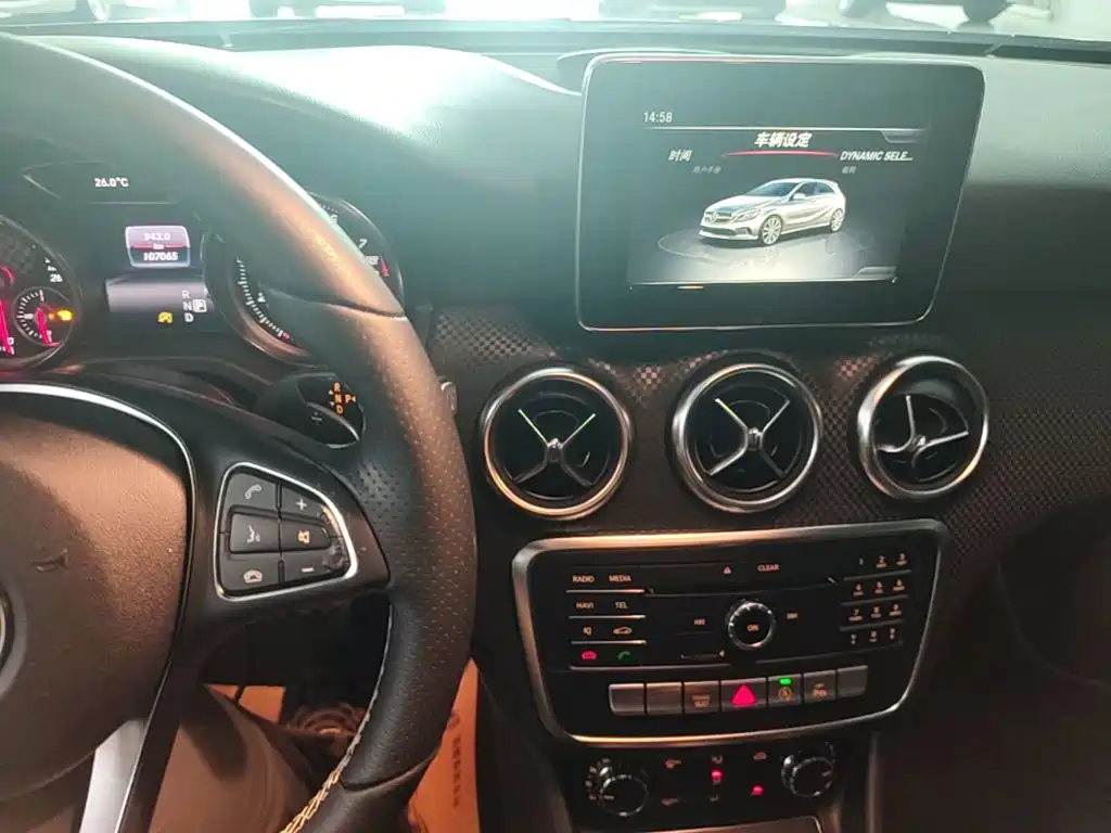 Mercedes-Benz A-Class 2017 — фото 13