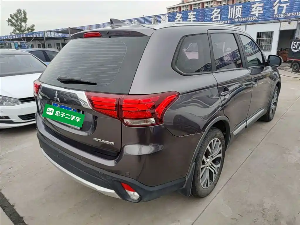 Mitsubishi Outlander 2018 — фото 7