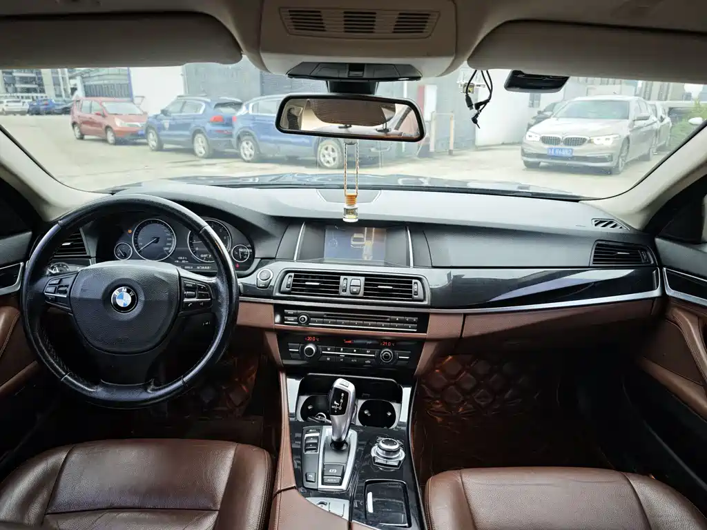 BMW 5 Series 2015 — фото 7