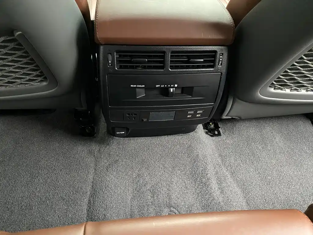 Toyota Land Cruiser 2019 — фото 13