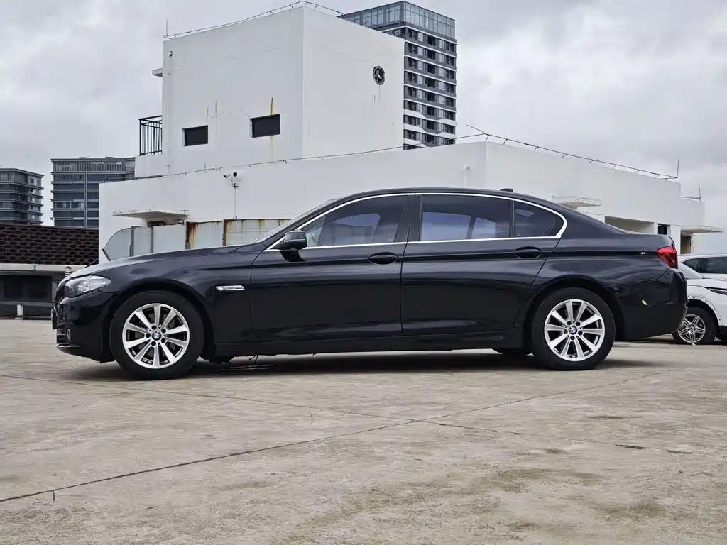 BMW 5 Series 2015 — фото 11