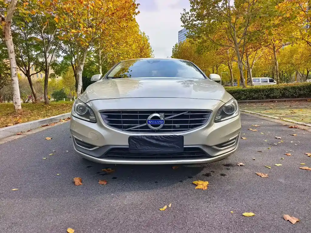 Volvo S60 2017 — фото 2