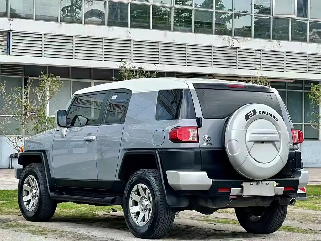 Toyota FJ Cruiser 2019 — фото 9