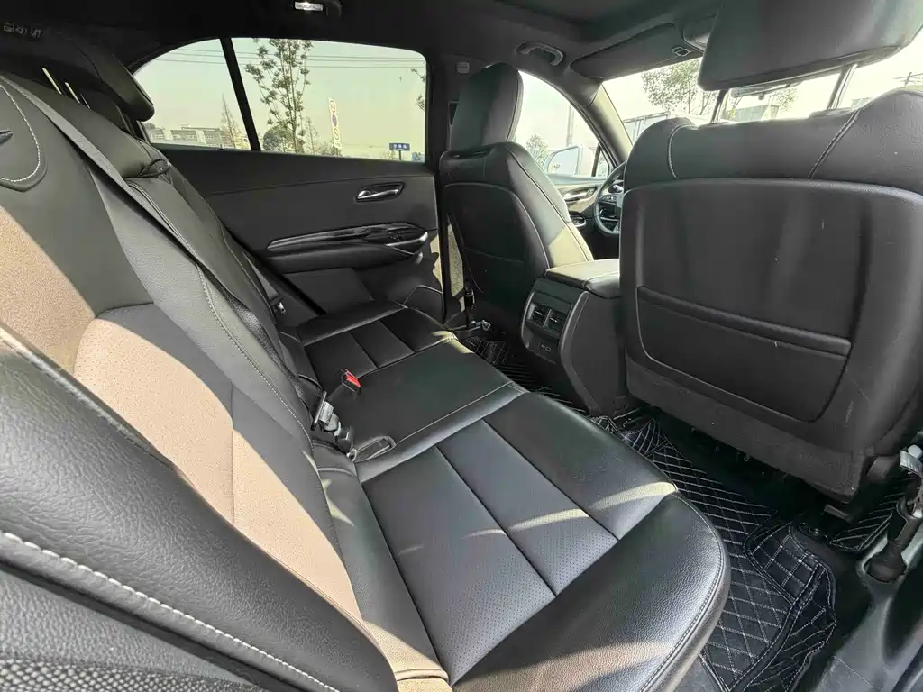 Cadillac XT4 2019 — фото 10
