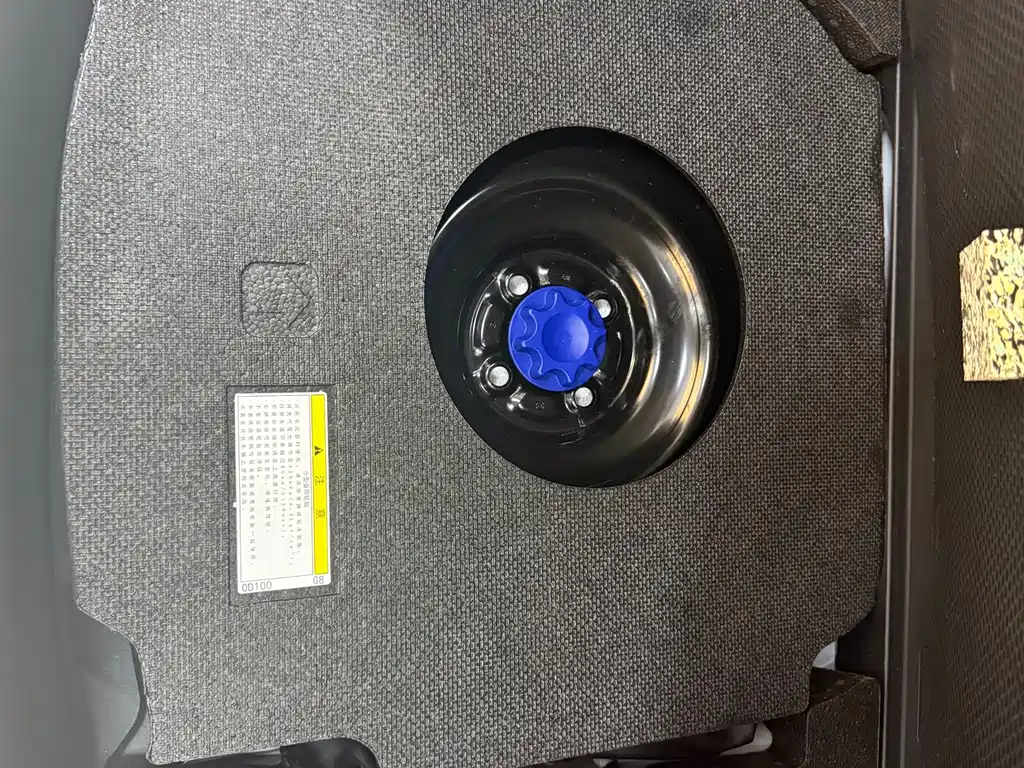 Toyota Yaris L 2022 — фото 11