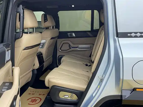 Fangchengbao Leopard 8 2025