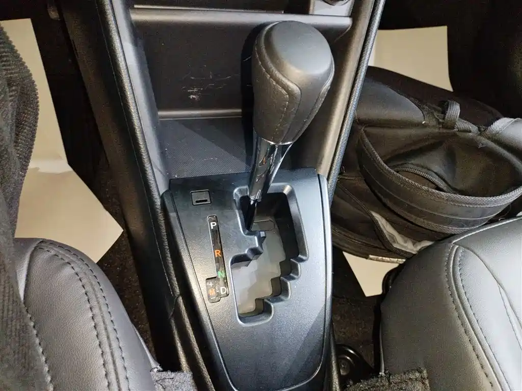Toyota Yaris L 2022 — фото 10