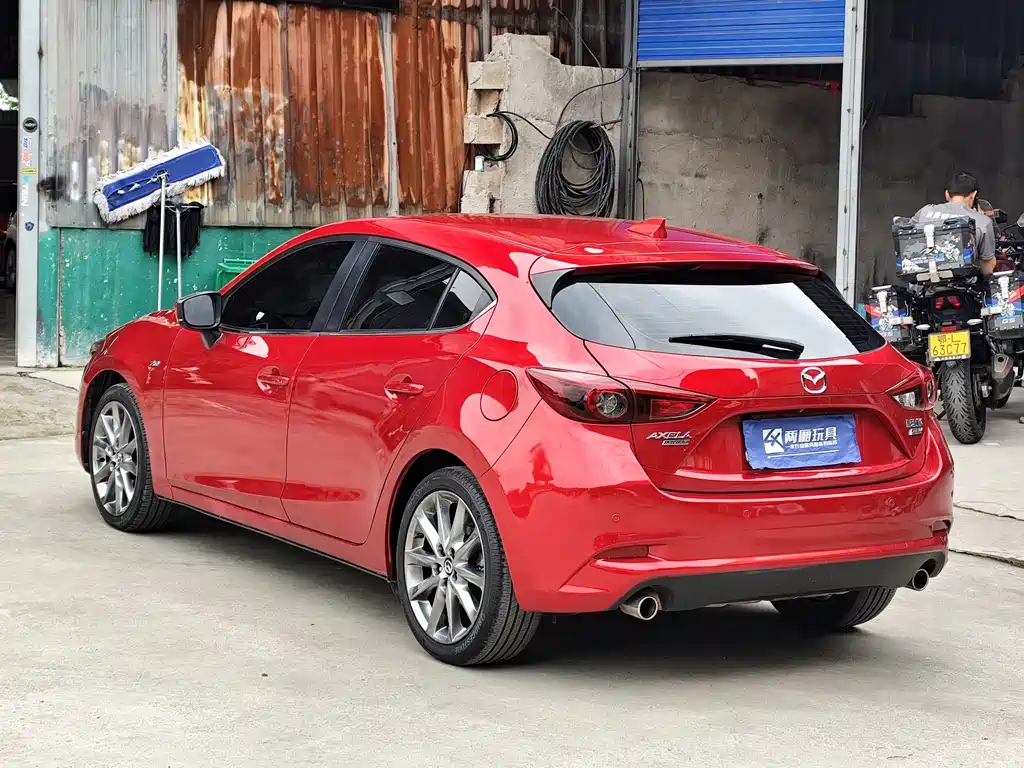Mazda 3 Axela 2018 — фото 11