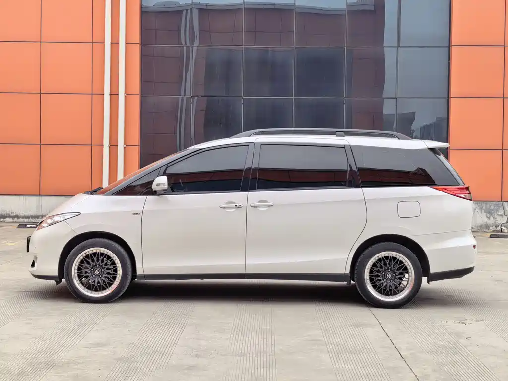 Toyota Previa 2019 — фото 2