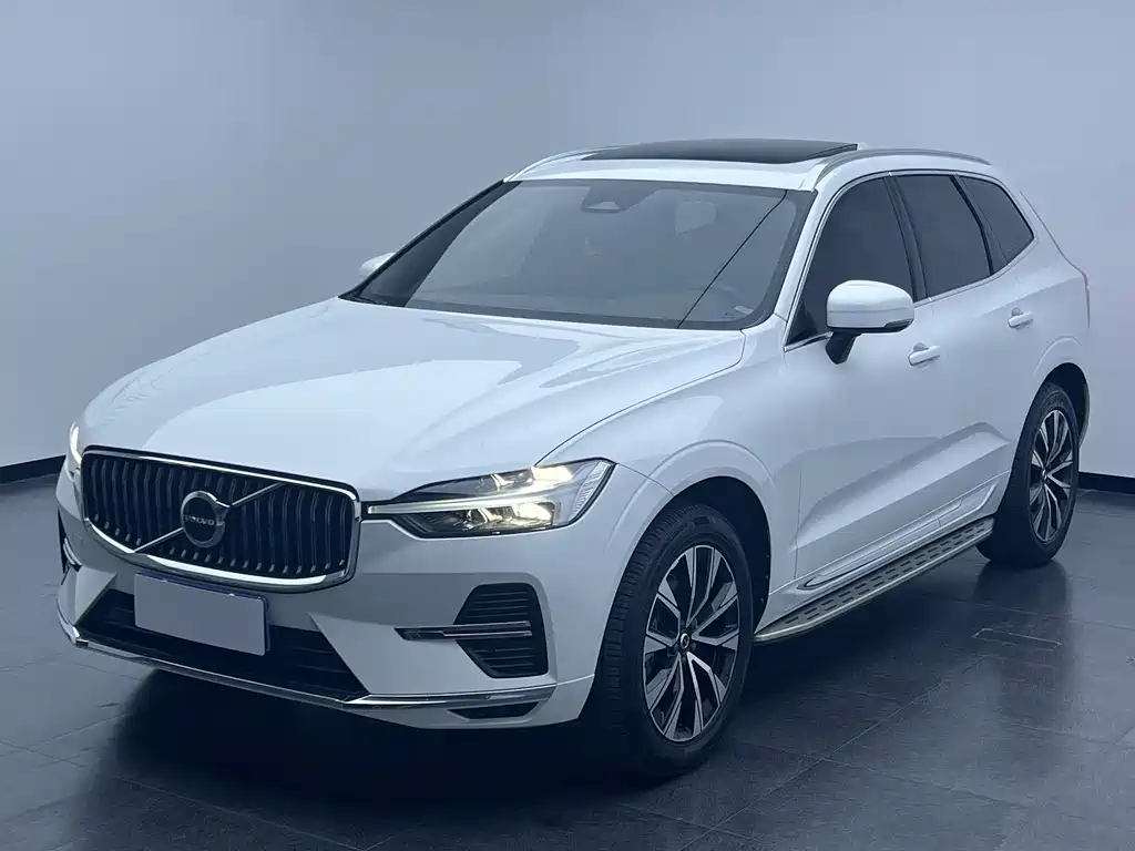 Volvo XC60 2023 — фото 1