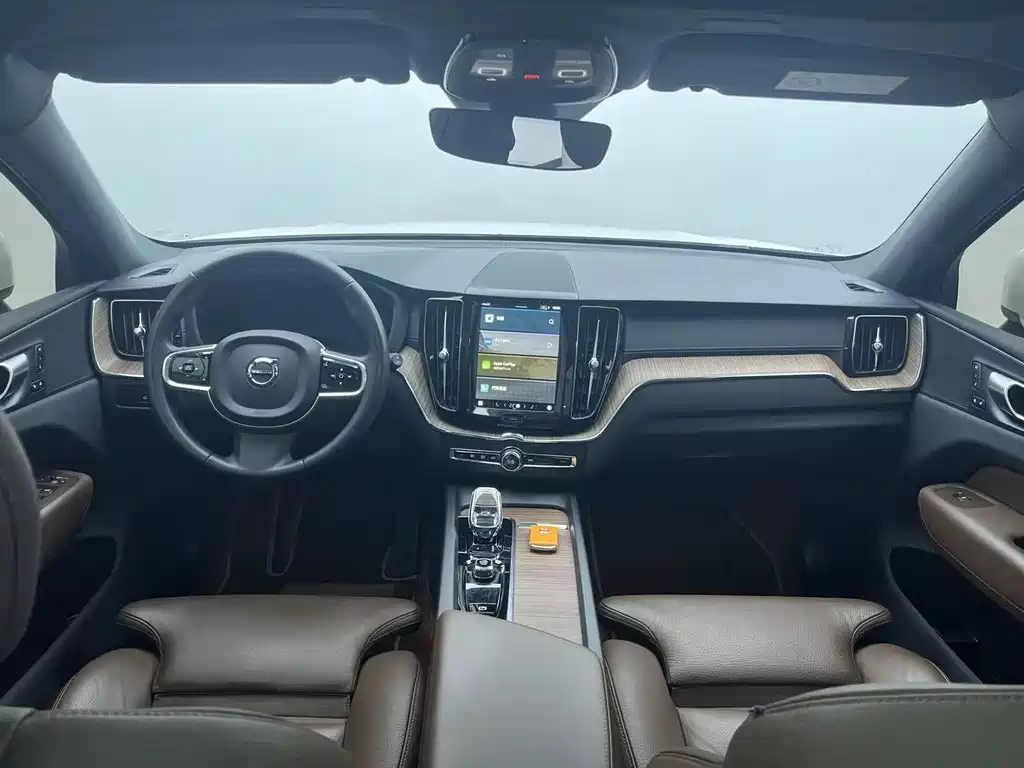Volvo XC60 2023 — фото 7