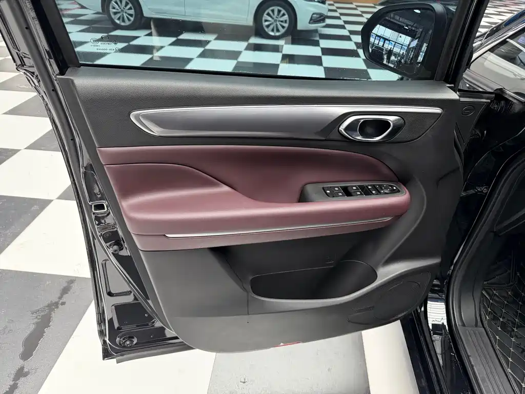 GAC Motor Trumpchi M6 2022 — фото 4