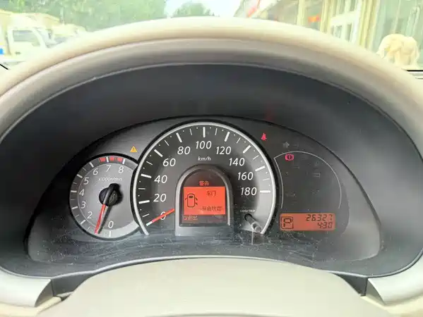 Nissan March 2013