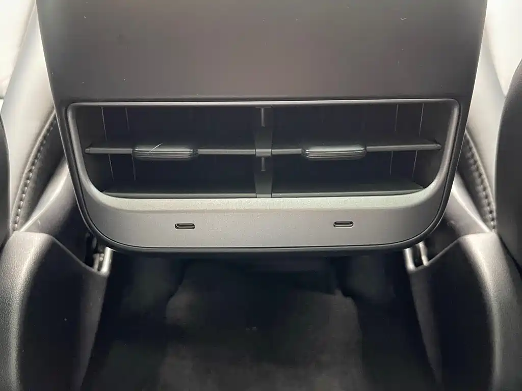 Tesla Model Y 2023 — фото 18