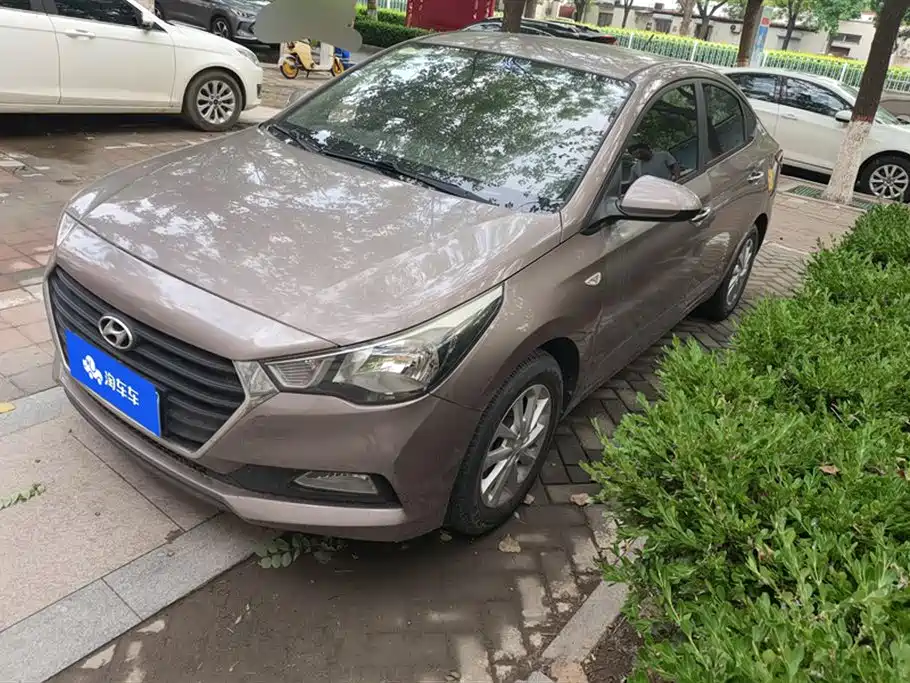 Hyundai Verna 2017 — фото 1