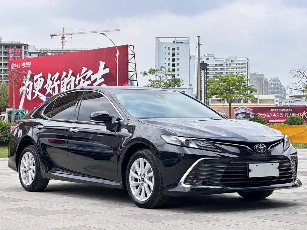 Toyota Camry 2023 — фото 3