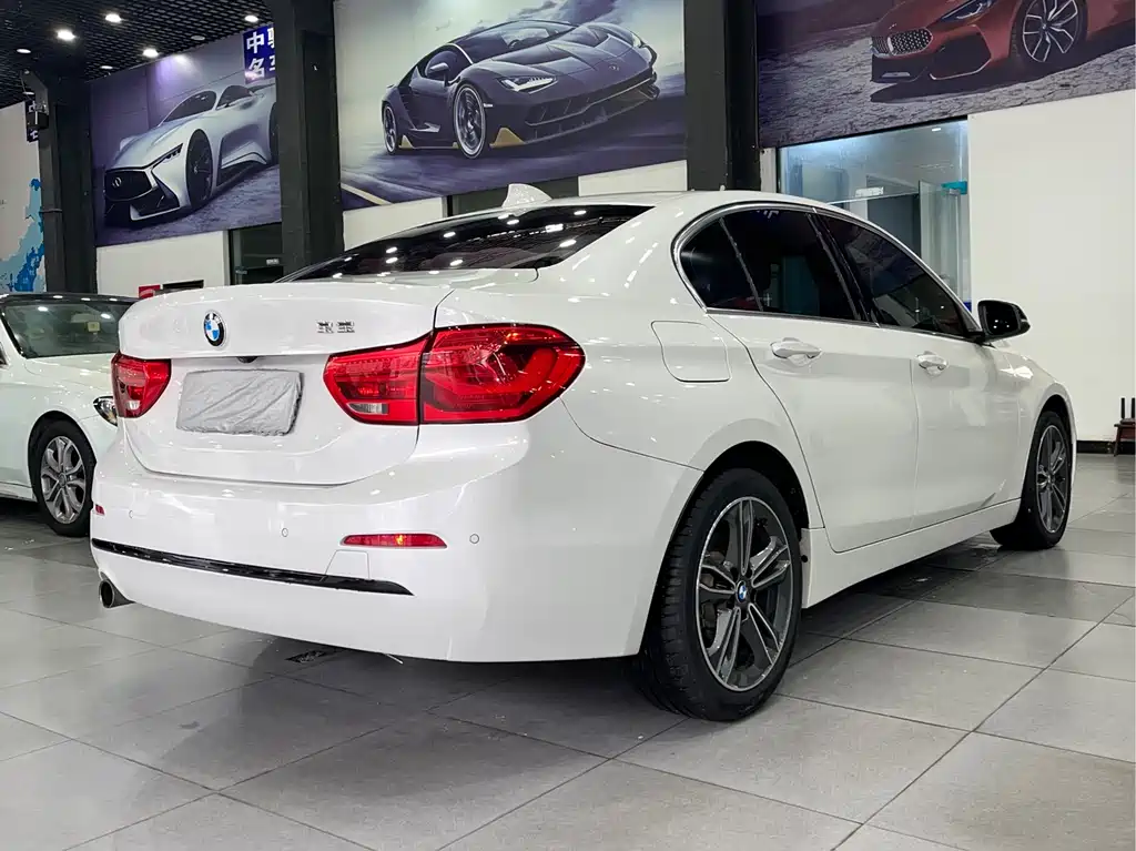 BMW 1 Series 2018 — фото 14