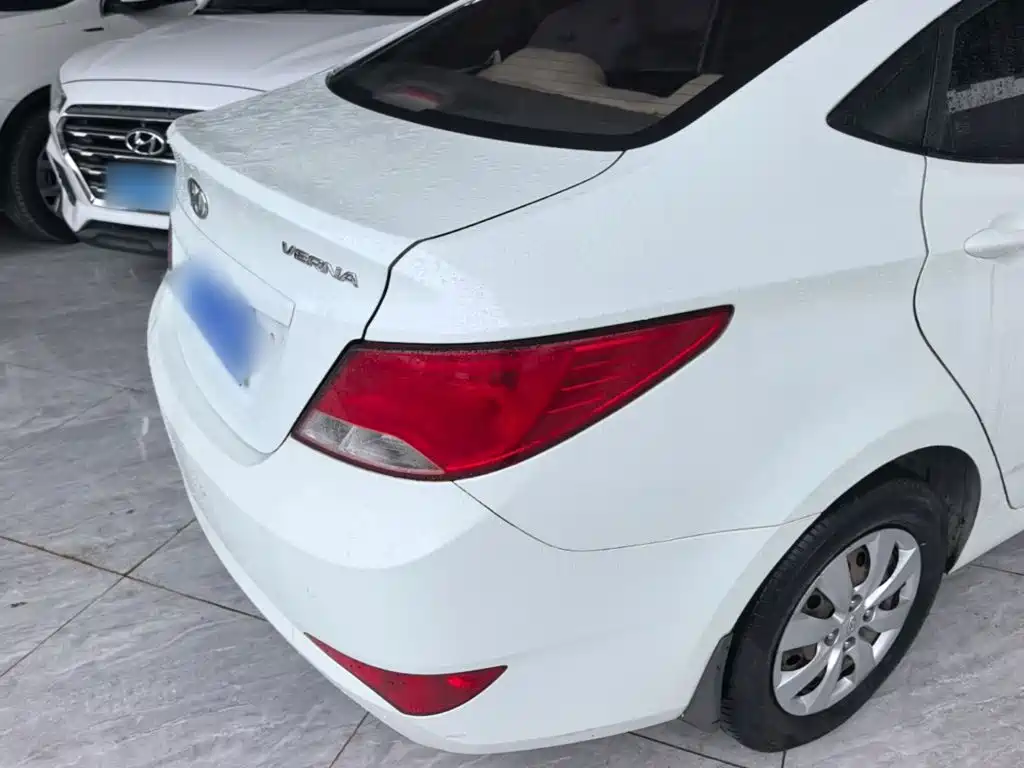Hyundai Verna 2015 — фото 7