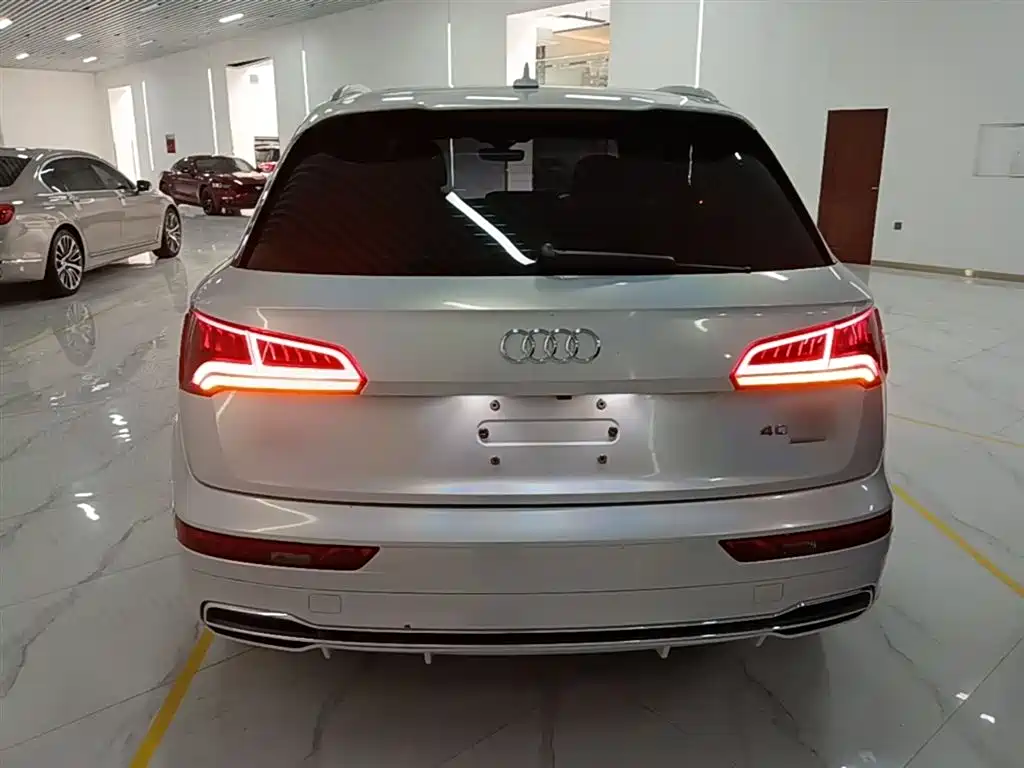 Audi Q5L 2019 — фото 6