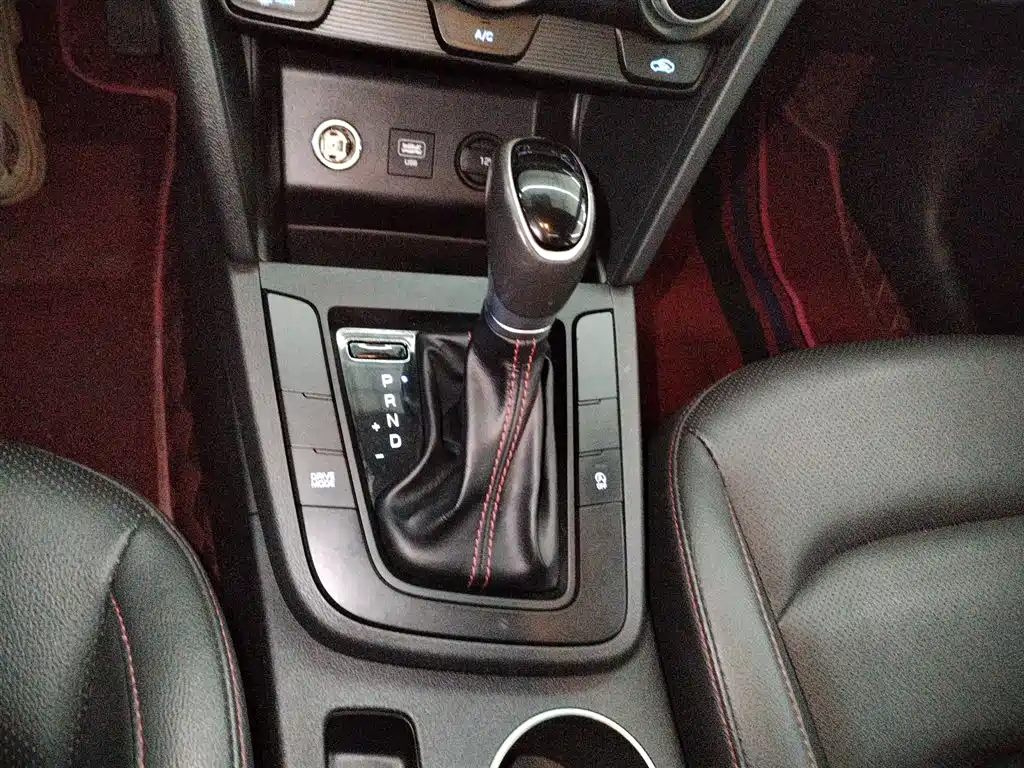 Hyundai Elantra 2019 — фото 13