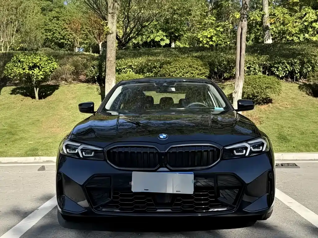 BMW 3 Series 2025 — фото 2