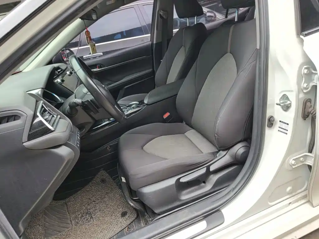 Toyota Camry 2019 — фото 15