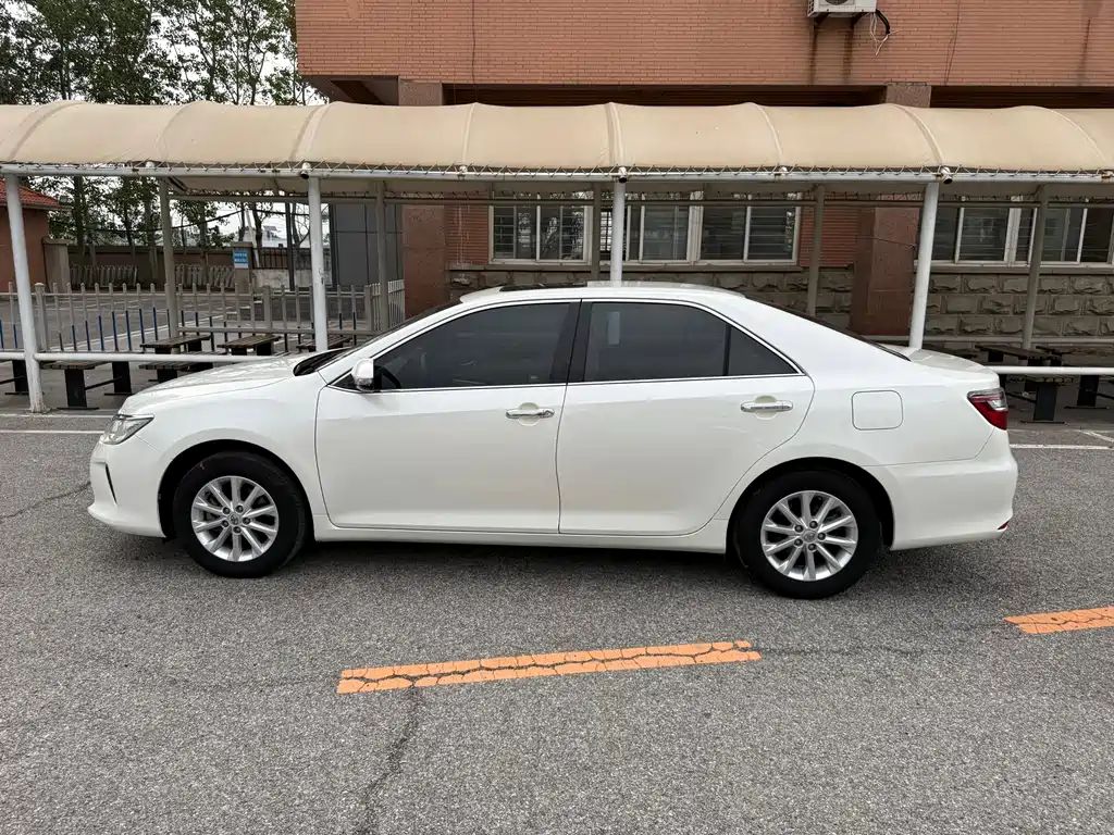 Toyota Camry 2015 — фото 11